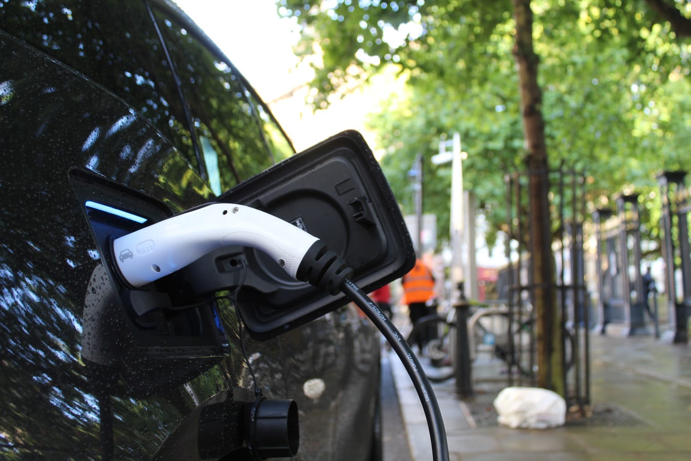 Tips for Charging Electric Cars When You Don't Own a Home